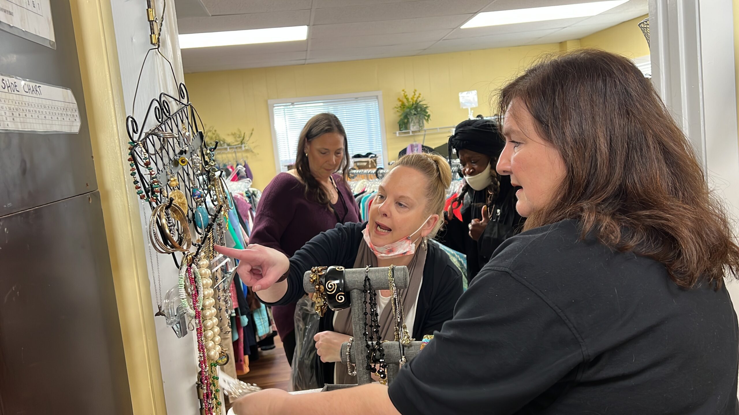 Volunteer Women's Clothes Closet